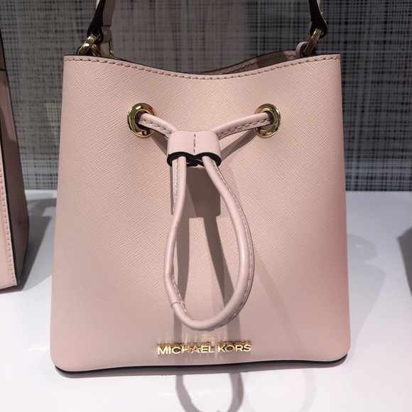 Michael Kors Handbags - NWT Michael Kors Crossbody Purse